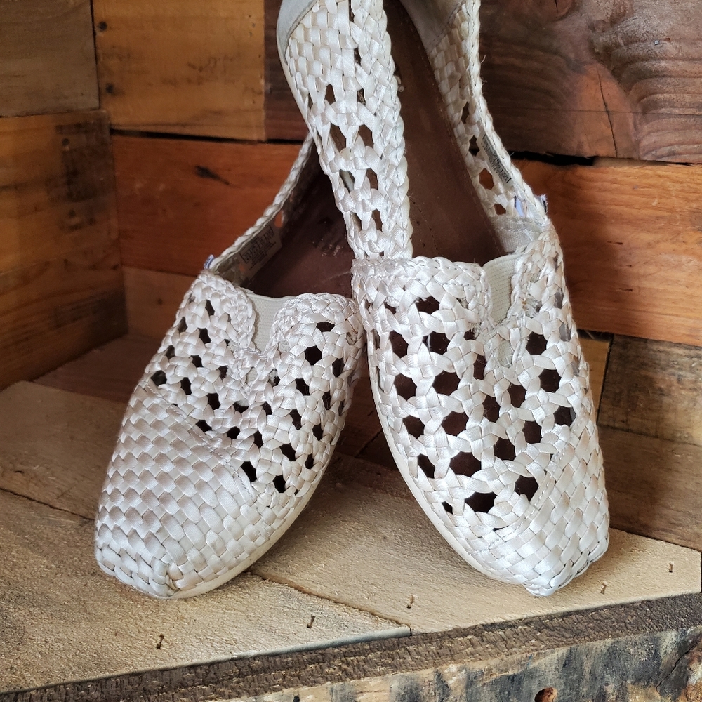 Toms - Picture 2 of 5